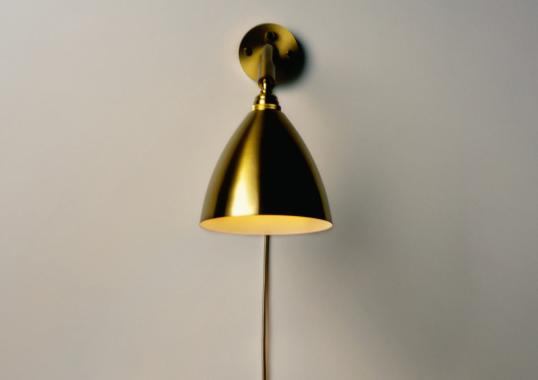Бра модель Bestlite BL7 Wall Lamp - Brass Base от фабрики Gubi