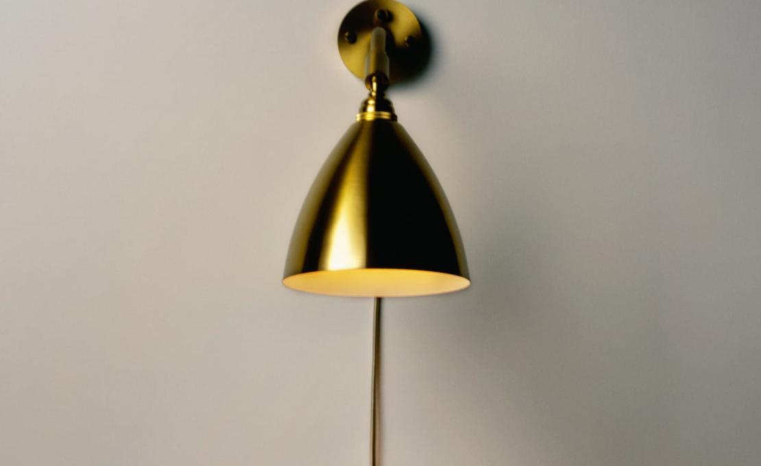 Бра модель Bestlite BL7 Wall Lamp - Brass Base от фабрики Gubi