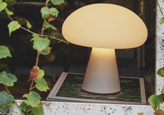 Настольная лампа модель Obello Rechargeable Table Lamp от фабрики Gubi