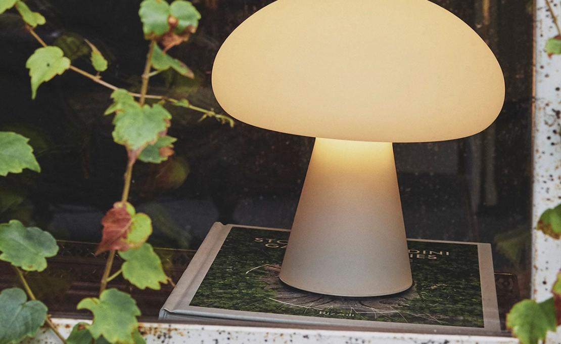 Настольная лампа модель Obello Rechargeable Table Lamp от фабрики Gubi