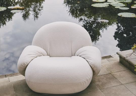 Кресло модель Pacha Outdoor Lounge Chair - Armchair with Armrest от фабрики Gubi