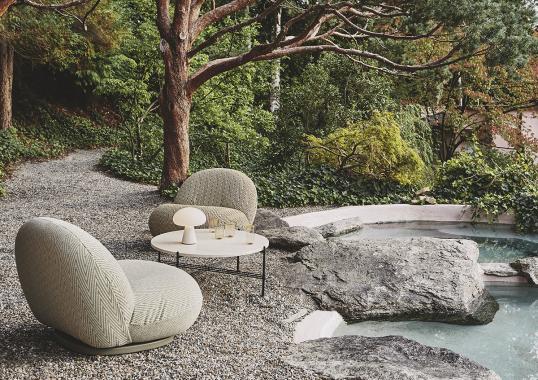 Кресло модель Pacha Outdoor Lounge Chair - Armchair with Armrest от фабрики Gubi