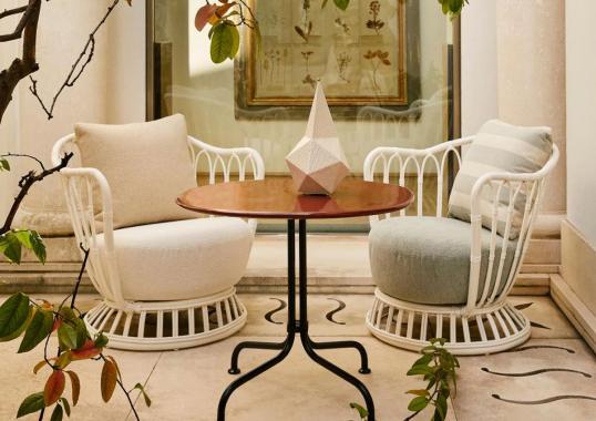 Журнальный столик модель Carmel Bistro Lounge Table от фабрики Gubi