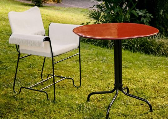Журнальный столик модель Carmel Bistro Lounge Table от фабрики Gubi