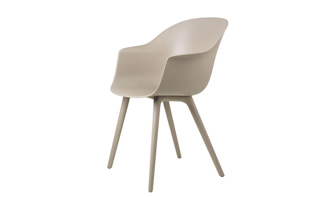 Стул модель Bat Unupholstered Chair Outdoor - Plastic Base от фабрики Gubi