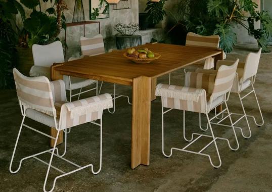 Стул модель Tropique Dining Chair with Fringes от фабрики Gubi