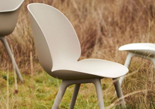 Стул модель Beetle Unupholstered Chair Outdoor - Plastic Base от фабрики Gubi