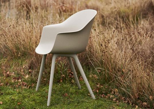 Стул модель Bat Unupholstered Chair Outdoor - Plastic Base от фабрики Gubi