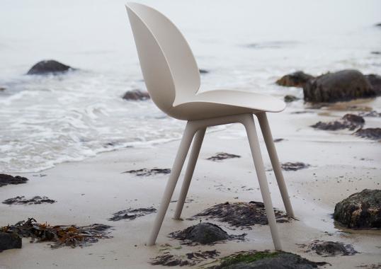 Стул модель Beetle Unupholstered Chair Outdoor - Plastic Base от фабрики Gubi