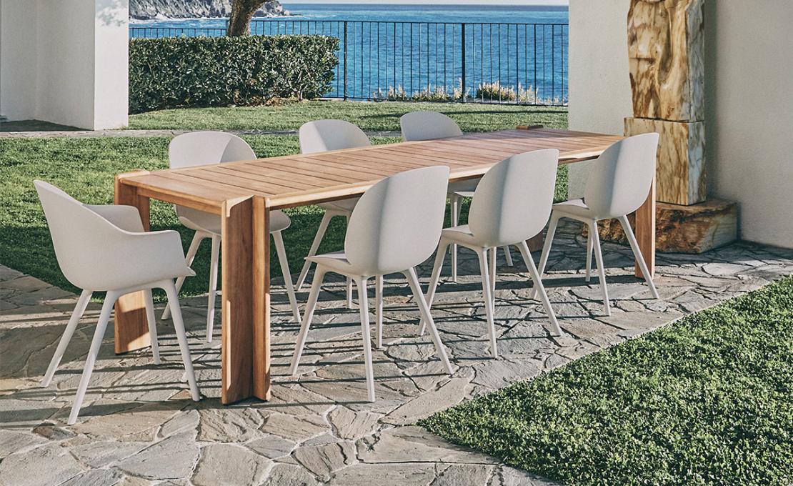 Обеденный стол модель Atmosfera Outdoor Table от фабрики Gubi