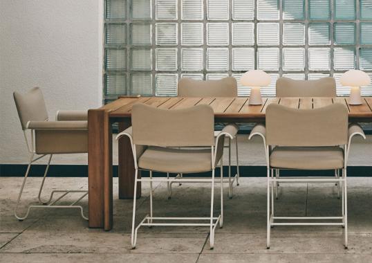 Обеденный стол модель Atmosfera Outdoor Table от фабрики Gubi