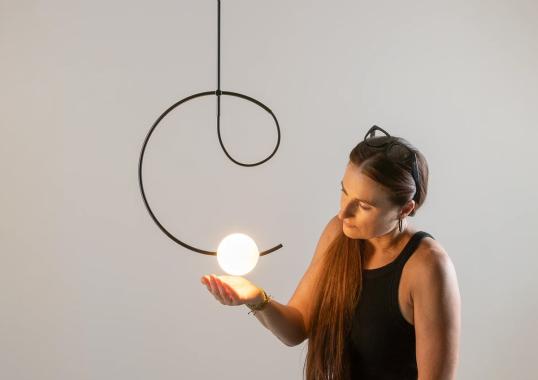 Подвесной светильник Loop Suspension Lamp - With Surface Canopy от Estiluz image 5