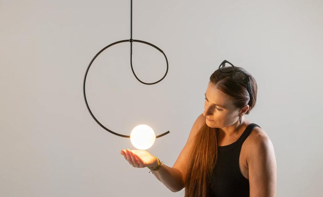 Подвесной светильник модель Loop Suspension Lamp - With Surface Canopy от фабрики Estiluz