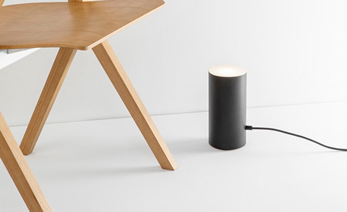 Настольная лампа модель Cyls Table Lamp M-3906 от фабрики Estiluz