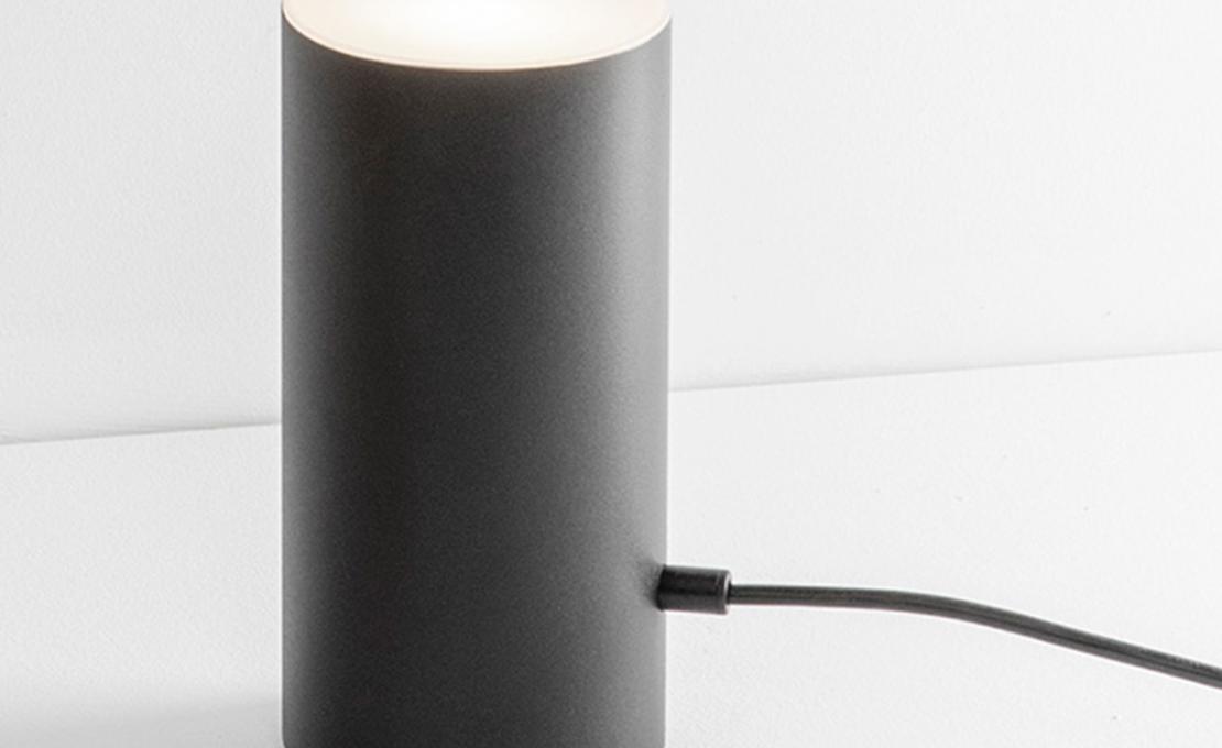 Настольная лампа модель Cyls Table Lamp M-3906 от фабрики Estiluz