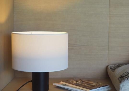Настольная лампа модель Cyls Table Lamp M-3906P от фабрики Estiluz
