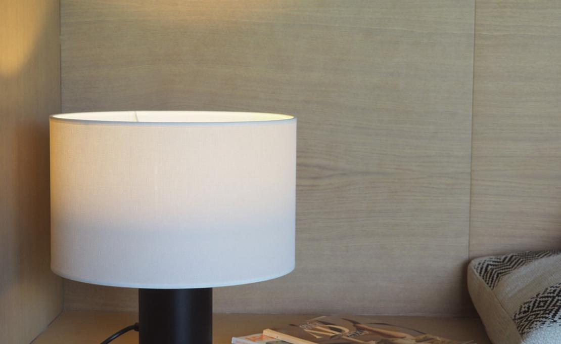Настольная лампа модель Cyls Table Lamp M-3906P от фабрики Estiluz