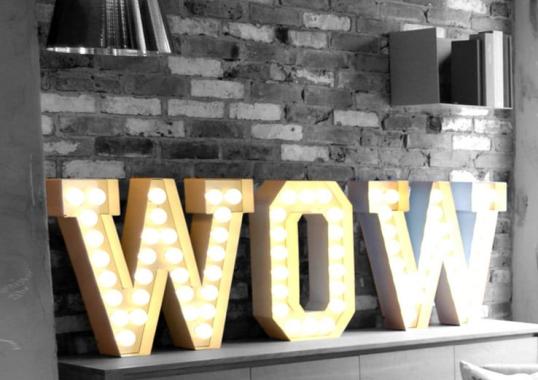 Настольная лампа модель Vegaz Lettere Luminose LED от фабрики Seletti