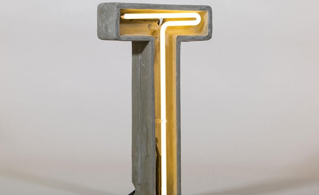 Настольная лампа модель Alphacrete Collezione di Lampade Neon in Cemento от фабрики Seletti
