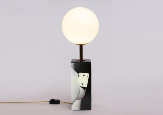 Настольная лампа модель Toiletpaper Table Lamp от фабрики Seletti