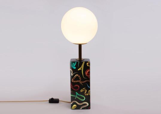 Настольная лампа модель Toiletpaper Table Lamp от фабрики Seletti