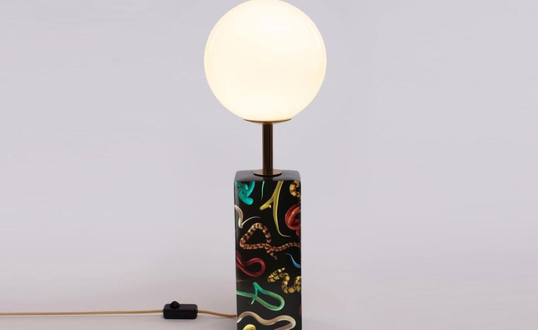 Настольная лампа модель Toiletpaper Table Lamp от фабрики Seletti