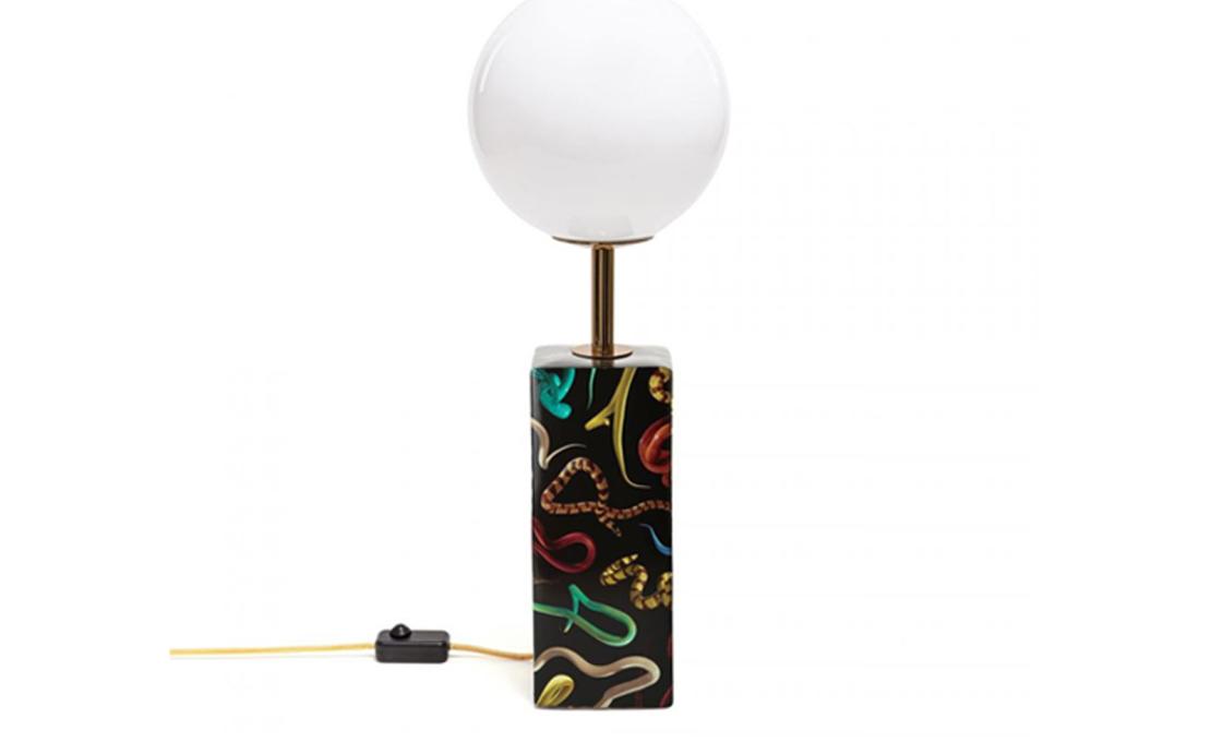 Настольная лампа модель Toiletpaper Table Lamp от фабрики Seletti