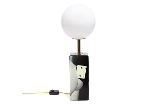 Настольная лампа модель Toiletpaper Table Lamp от фабрики Seletti