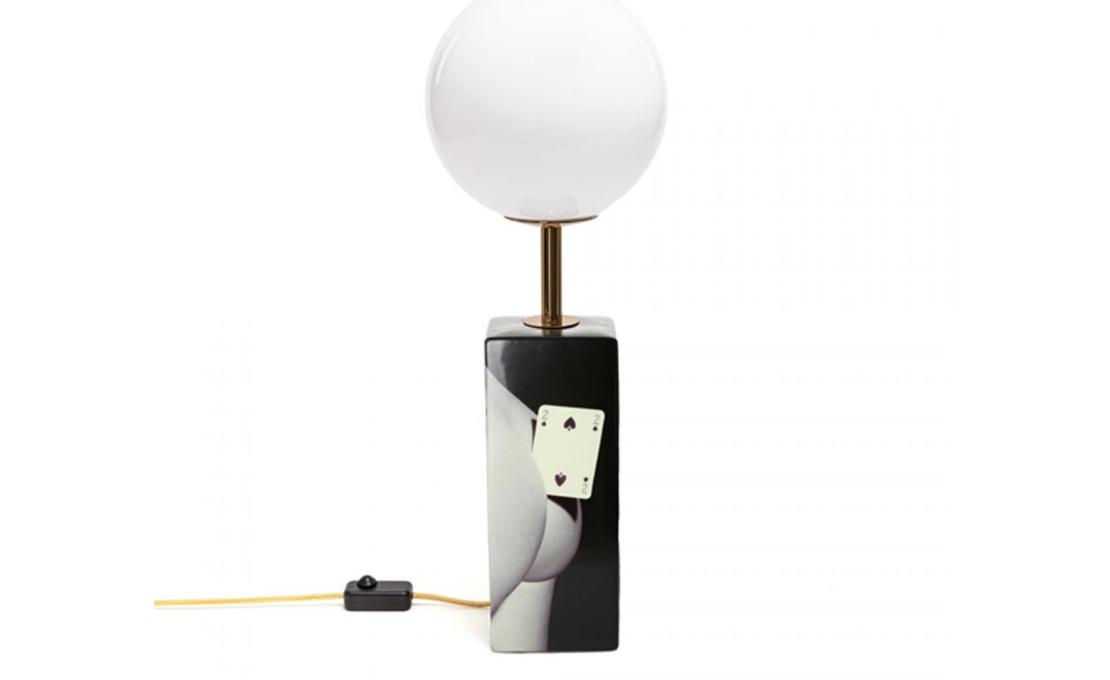 Настольная лампа модель Toiletpaper Table Lamp от фабрики Seletti
