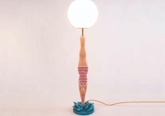 Настольная лампа модель Lady Diver Table Lamp от фабрики Seletti