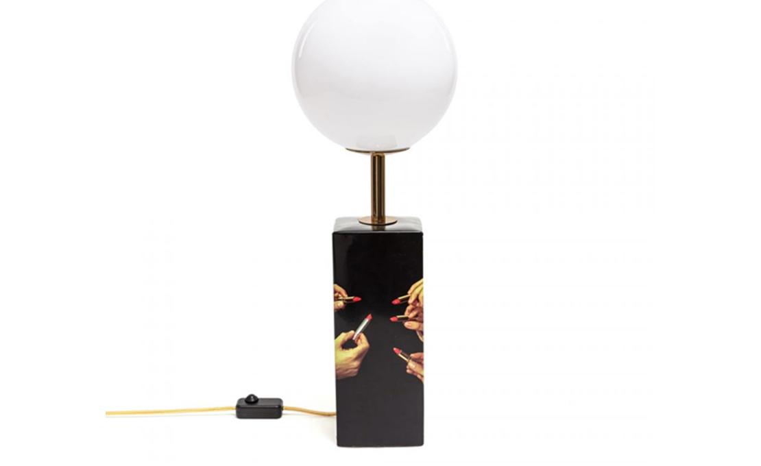 Настольная лампа модель Toiletpaper Table Lamp от фабрики Seletti