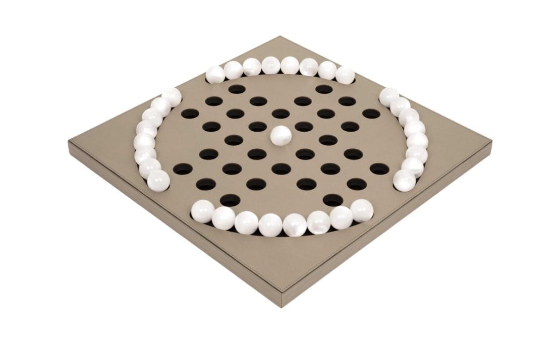Предмет мягкой мебели модель Peg Solitaire with Pearl Pawns Game Board от фабрики Pinetti
