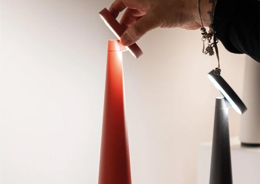 Настольная лампа модель Angelina Portable Lamp от фабрики Zafferano