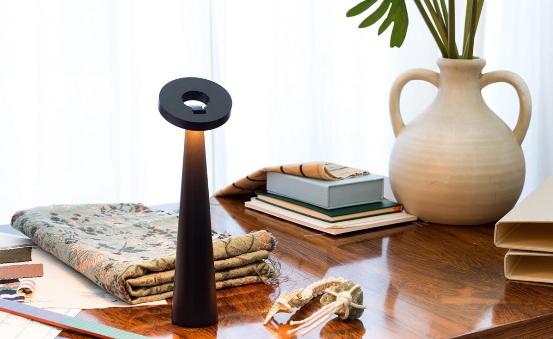 Настольная лампа модель Angelina Portable Lamp от фабрики Zafferano