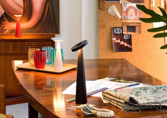 Настольная лампа модель Angelina Portable Lamp от фабрики Zafferano
