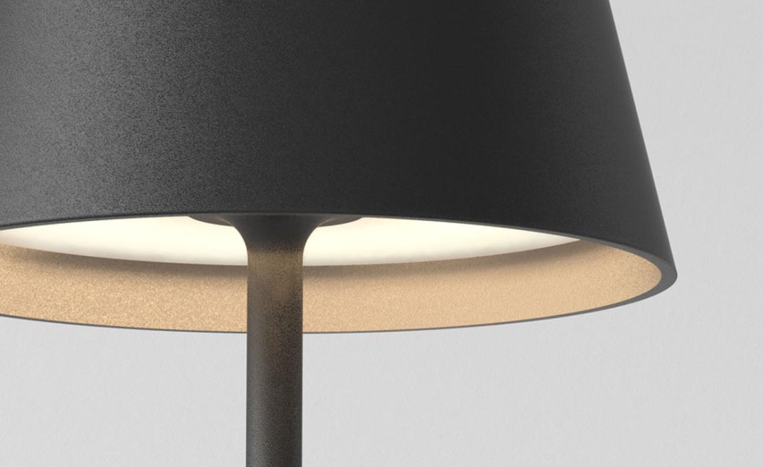 Настольная лампа модель Nomad Table Lamp от фабрики Astro Lighting
