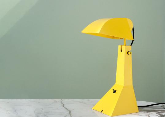 Настольная лампа модель E63 Lampada da Tavolo от фабрики Tacchini