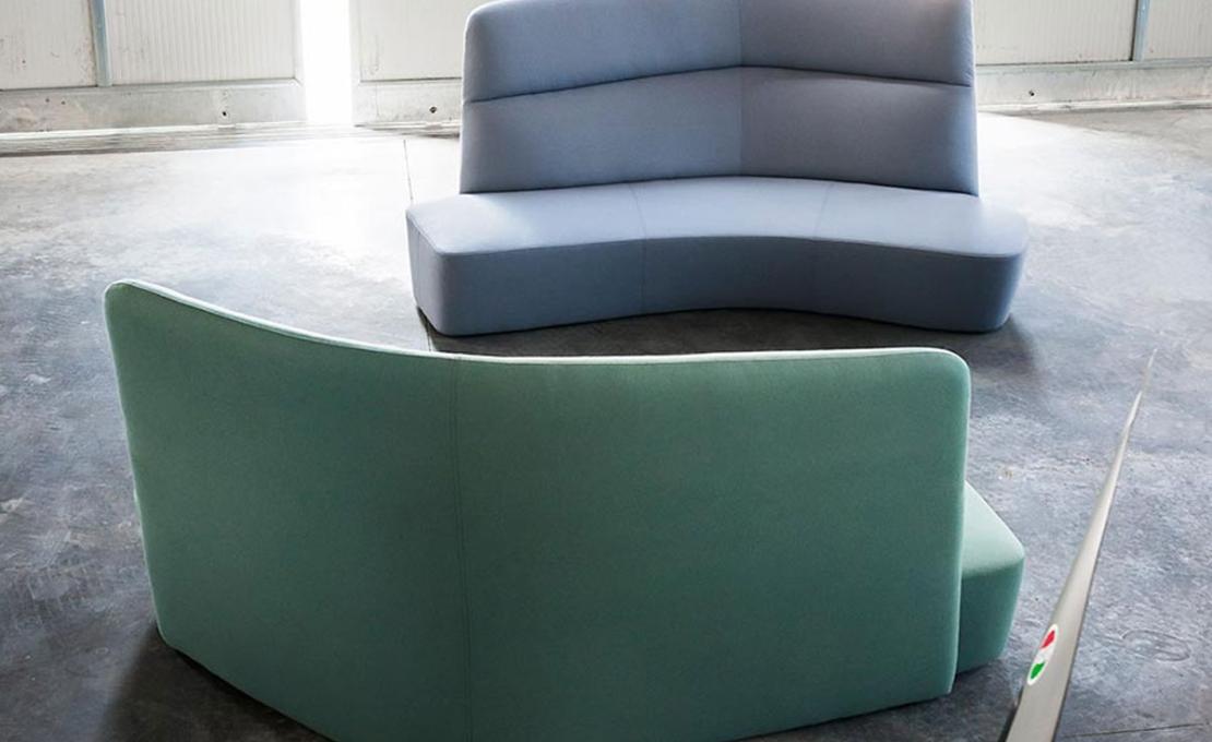 Диван модель Polar Alcove Sofa от фабрики Tacchini