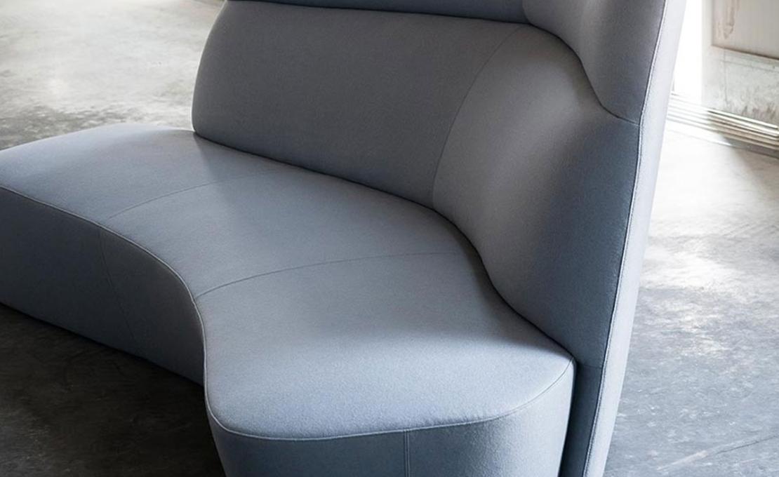 Диван модель Polar Alcove Sofa от фабрики Tacchini