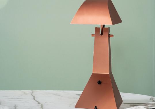 Настольная лампа модель E63 Lampada da Tavolo от фабрики Tacchini