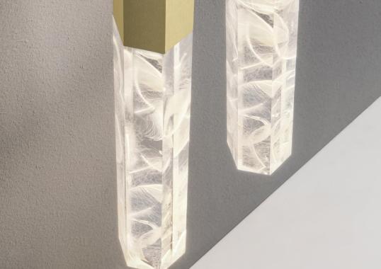 Подвесной светильник модель Shine Vertical Plumage Suspension Lamp от фабрики Olev Lighting