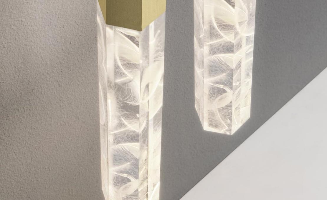 Подвесной светильник модель Shine Vertical Plumage Suspension Lamp от фабрики Olev Lighting