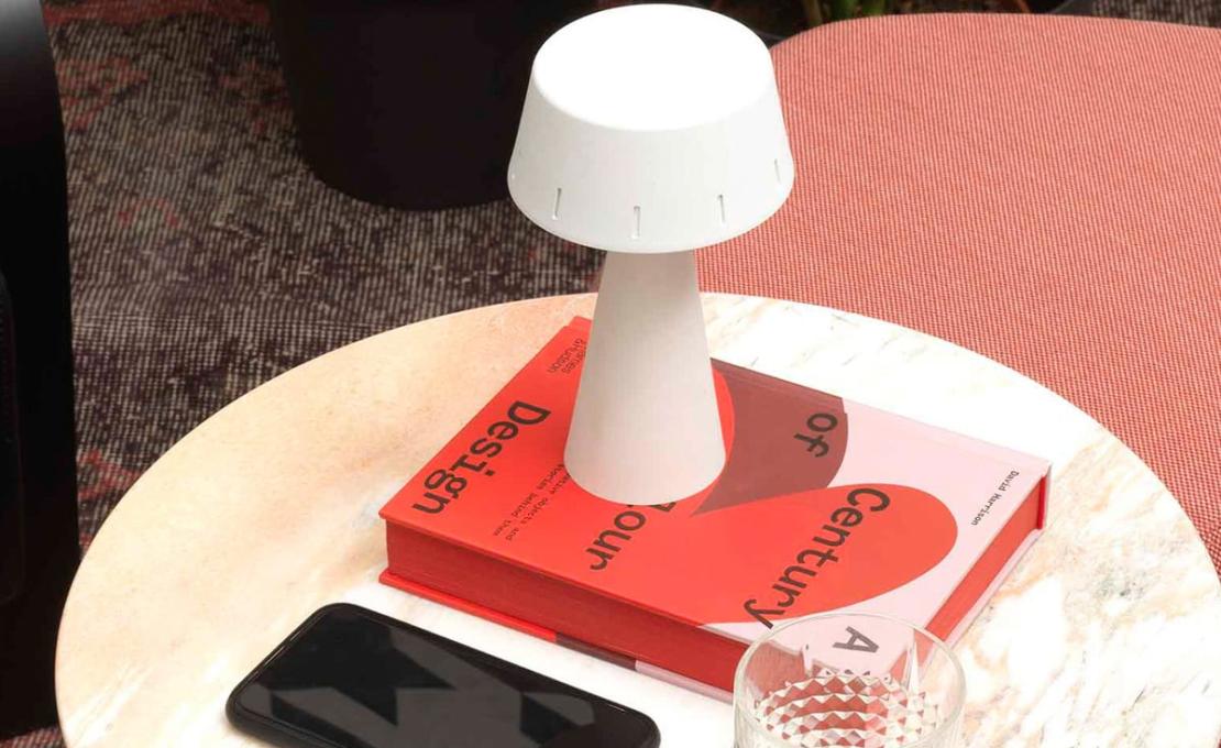 Настольная лампа модель Makà Portable Table Lamp от фабрики Olev Lighting
