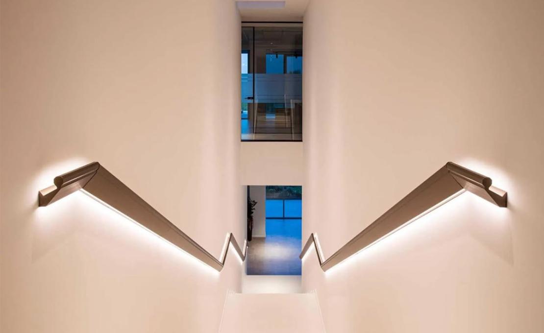 Бра модель Ottomano Handrail with integrated LED от фабрики Olev Lighting