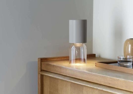 Настольная лампа модель Nui Mini Table Lamp Rechargeable Outdoor от фабрики Luceplan