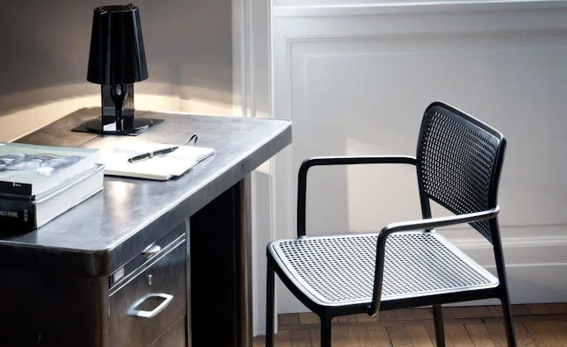 Настольная лампа модель take lampada от фабрики Kartell