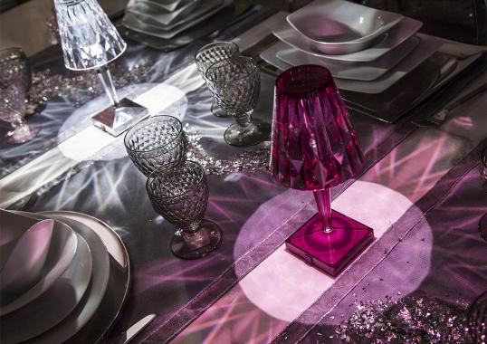 Настольная лампа модель Battery Lampada da Tavolo Colorata от фабрики Kartell