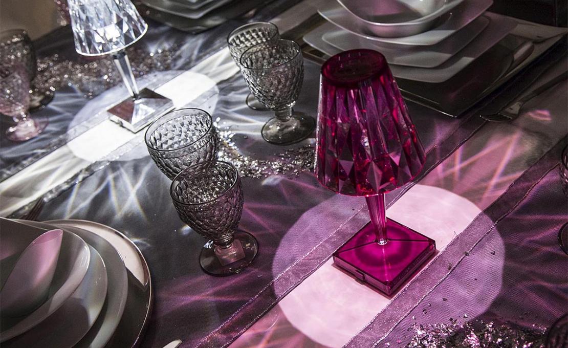 Настольная лампа модель Battery Lampada da Tavolo Colorata от фабрики Kartell