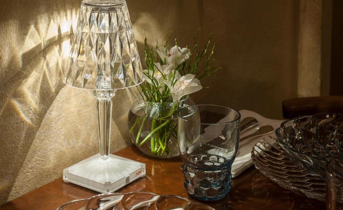 Настольная лампа модель Battery Lampada da Tavolo Colorata от фабрики Kartell