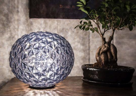 Настольная лампа модель Planet Lampada da Tavolo от фабрики Kartell